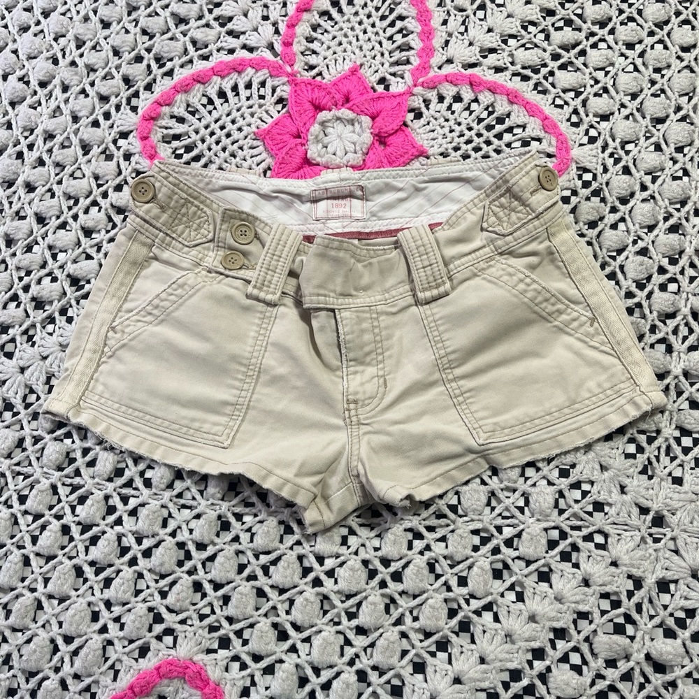 Y2k Vintage Abercrombie and Fitch Cream Cargo low rise Pocket Shorts